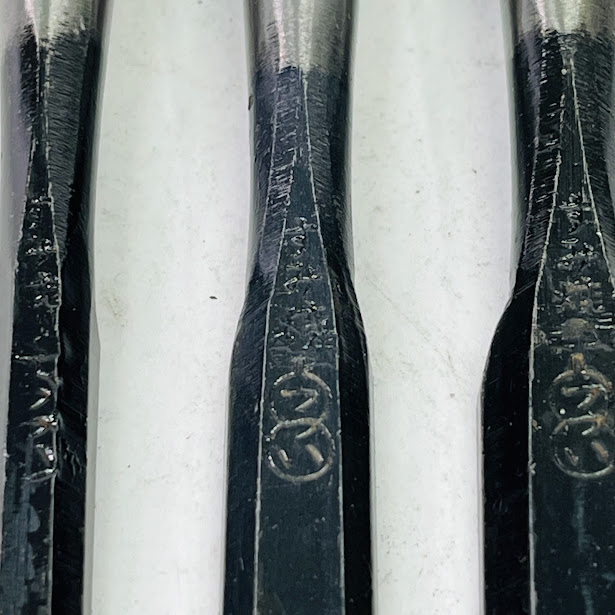 【未使用】すみ焼 登録 つつい 鑿 ノミ 3本セット 3分 4分 5分 在銘 ニスコーティング 小錆 筒井 炭焼入れ_2