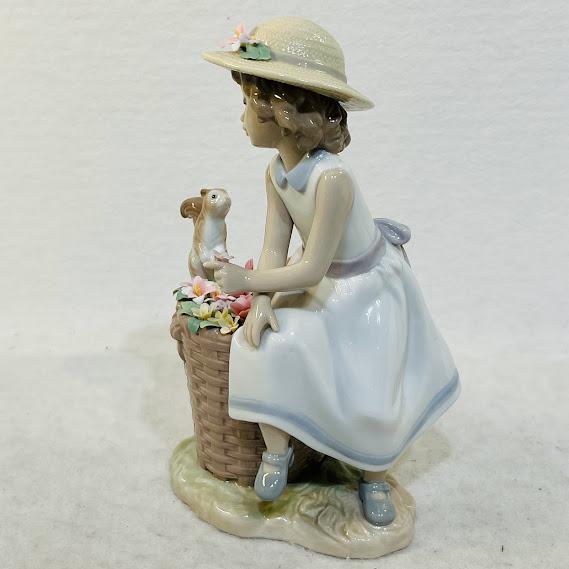 【中古】LLADROハローキティ リトルリス!女の子の置物 花を持った磁器の女の子※帽子のお花に1か所欠けあり【送料無料】_6