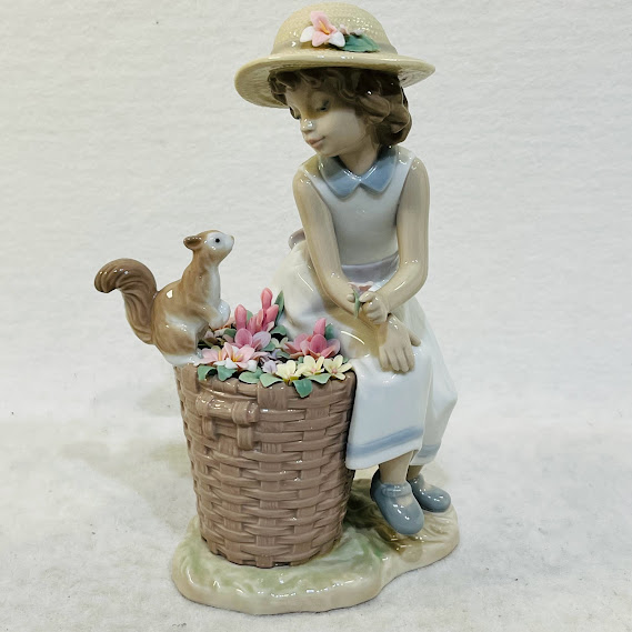 【中古】LLADROハローキティ リトルリス!女の子の置物 花を持った磁器の女の子※帽子のお花に1か所欠けあり【送料無料】_7
