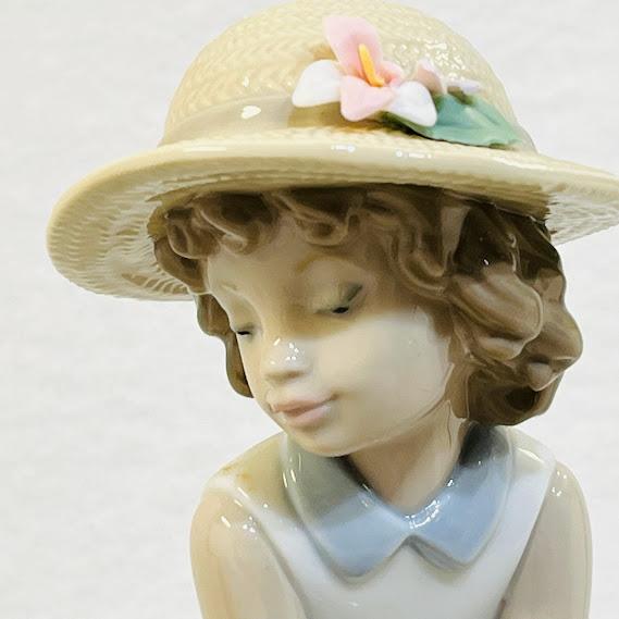 【中古】LLADROハローキティ リトルリス!女の子の置物 花を持った磁器の女の子※帽子のお花に1か所欠けあり【送料無料】_8