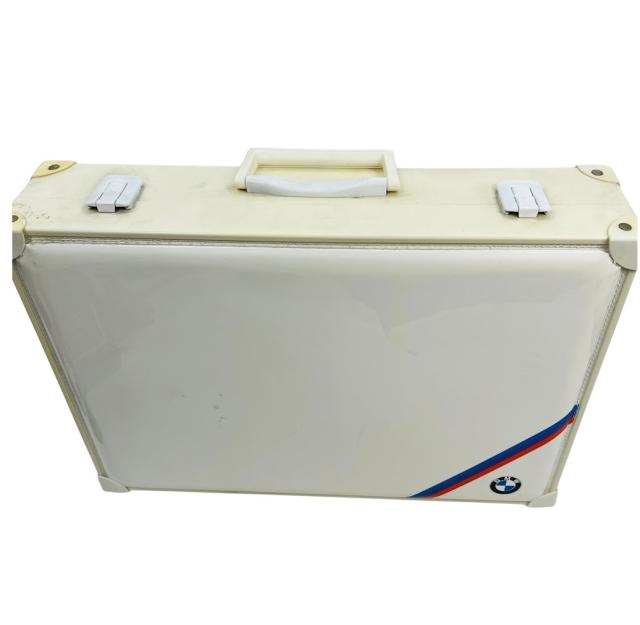 【中古】BMW ノベルティ ビジネスバッグ風 マルチケース 白 エナメル プラハンドル 傷汚れあり ワイングラス2個付き
