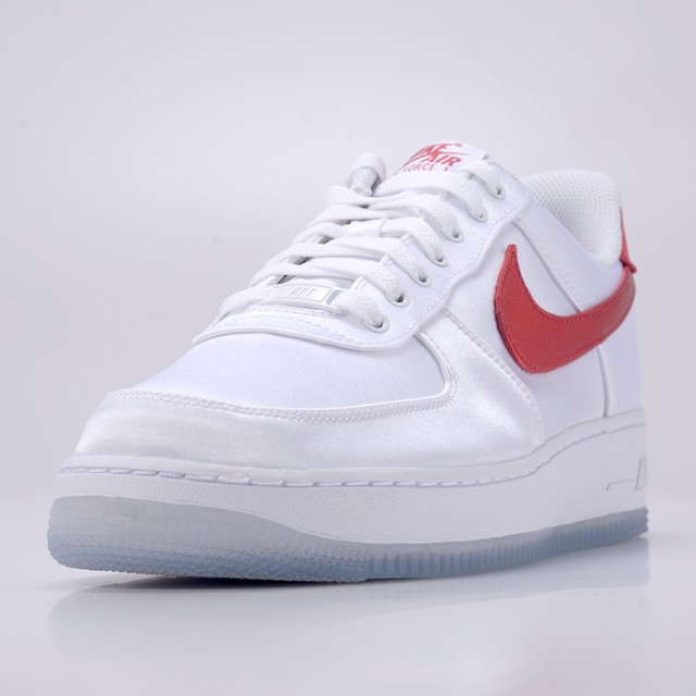 NIKE ナイキ W AIR FORCE1'07 ESS SNKR エアフォース DX6541 100