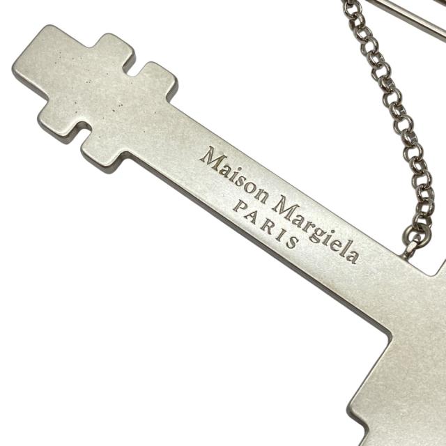 新品 メゾンマルジェラ クリスタル ギター ブローチ ピンブローチ ラインストーン シルバー レッド ブラック SM2VK0009 Maison Margiela 正規品 安心品質 ブランド保証 個性派 洗練 トレンド感_4