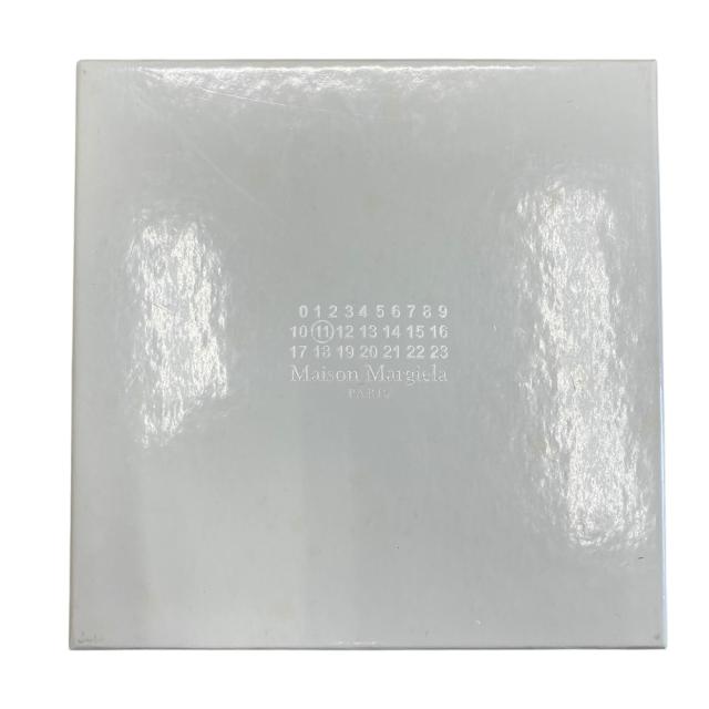 新品 メゾンマルジェラ クリスタル ギター ブローチ ピンブローチ ラインストーン シルバー レッド ブラック SM2VK0009 Maison Margiela 正規品 安心品質 ブランド保証 個性派 洗練 トレンド感_9