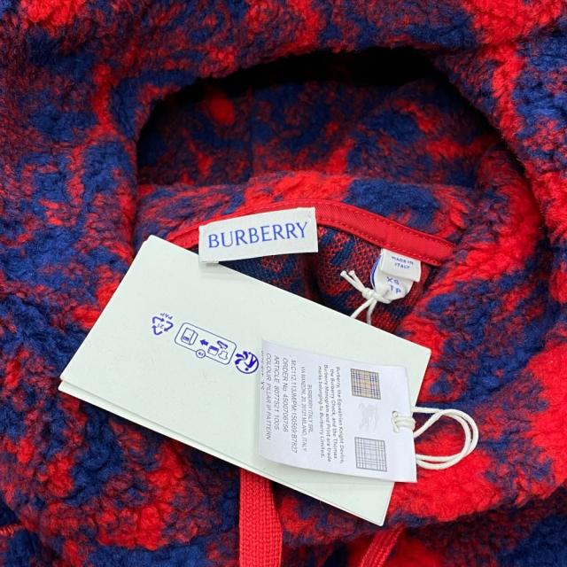 未使用 バーバリー アブストラクト ボア パーカー レッド ネイビー ポリエステル 24SS 8077521 BURBERRY メンズ 未使用 上質 抽象柄 季節感 トレンド感 軽やか_5