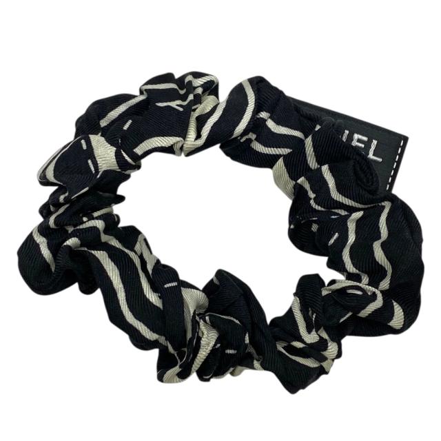 シャネル シュシュ ヘアゴム 髪留め 小物 ヘアアクセサリー ココマーク シルク ブラック ホワイト CHANEL 上品 洗練 定番