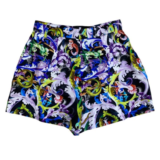 未使用 ヴェルサーチ プリント ショートパンツ ボトムス 総柄 ブラック マルチカラー シルク VERSACE[サイズ38] エレガント 高級感 洗練 上品 華やか 存在感 モダン スタイリッシュ フォーマル カジュアル 長期愛用_4