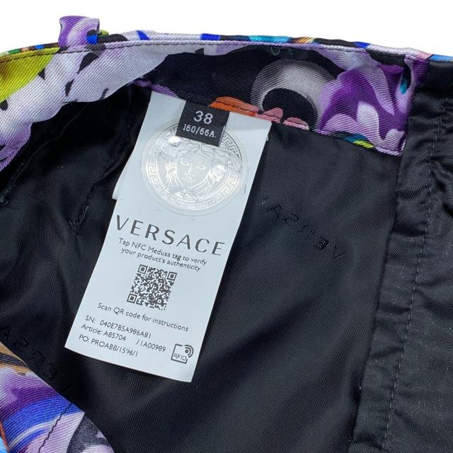 未使用 ヴェルサーチ プリント ショートパンツ ボトムス 総柄 ブラック マルチカラー シルク VERSACE[サイズ38] エレガント 高級感 洗練 上品 華やか 存在感 モダン スタイリッシュ フォーマル カジュアル 長期愛用_6