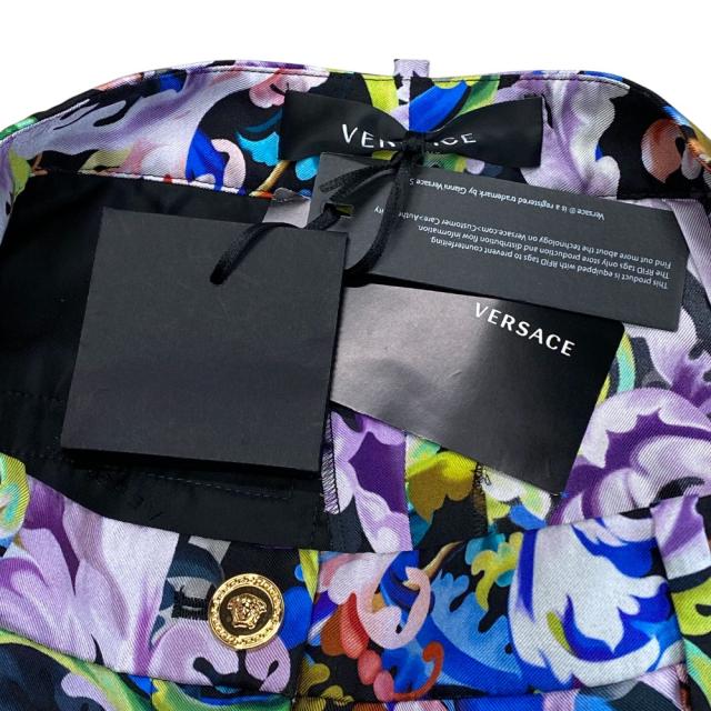 未使用 ヴェルサーチ プリント ショートパンツ ボトムス 総柄 ブラック マルチカラー シルク VERSACE[サイズ38] エレガント 高級感 洗練 上品 華やか 存在感 モダン スタイリッシュ フォーマル カジュアル 長期愛用_7
