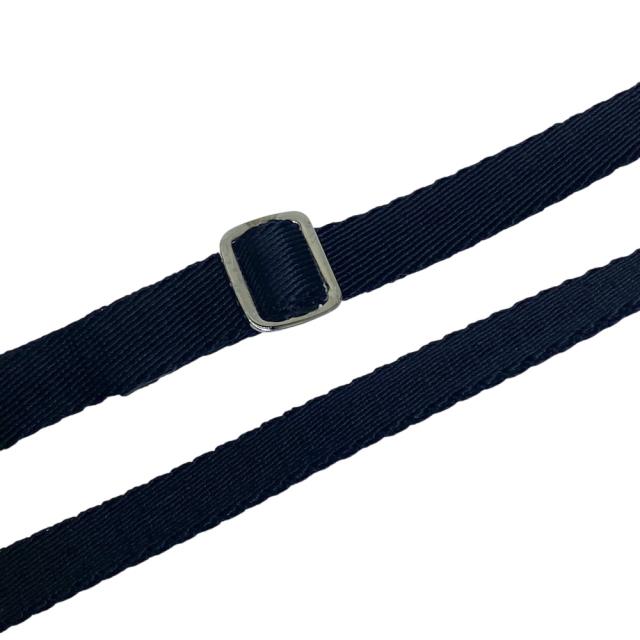 プラダ サフィアーノレザー カードケース ネックストラップ付 トライアングルロゴ メタルプレート ブラック PRADA 洗練 上品 高級感 スマート 薄型 携帯便利 ミニマル ビジネス フォーマル 日常使い 長期愛用_7