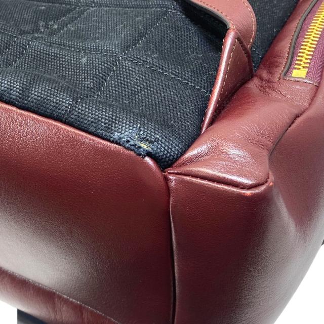 マルベリー レザー ジップ バックパック リュックサック ボルドー ゴールド ロゴ MULBERRY 洗練 上品 高級感 エレガント モダン スタイリッシュ 軽量 収納力 デイリー 旅行 長期愛用_3