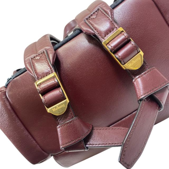 マルベリー レザー ジップ バックパック リュックサック ボルドー ゴールド ロゴ MULBERRY 洗練 上品 高級感 エレガント モダン スタイリッシュ 軽量 収納力 デイリー 旅行 長期愛用_4