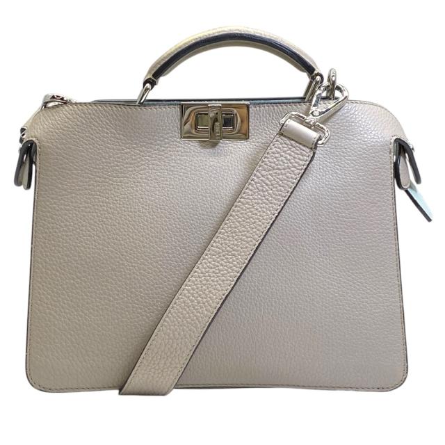 フェンディ アイコンバッグ ピーカブー アイシーユー スモール ハンドバッグ 2WAY グレージュ シルバー 7VA530 FENDI 上品 高級感 洗練 エレガント 気品 スタイリッシュ コーデ映え デイリー ラグジュアリー 存在感 長く使える 85,250円