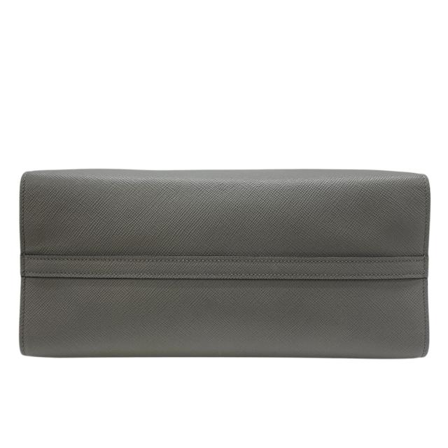プラダ Monochrome ハンドバッグ トートバッグ ロゴ サフィアーノレザー 白タグ グレー PRADA 上品 洗練 高級感 エレガント デイリー 実用性 収納力 スタイリッシュ_3
