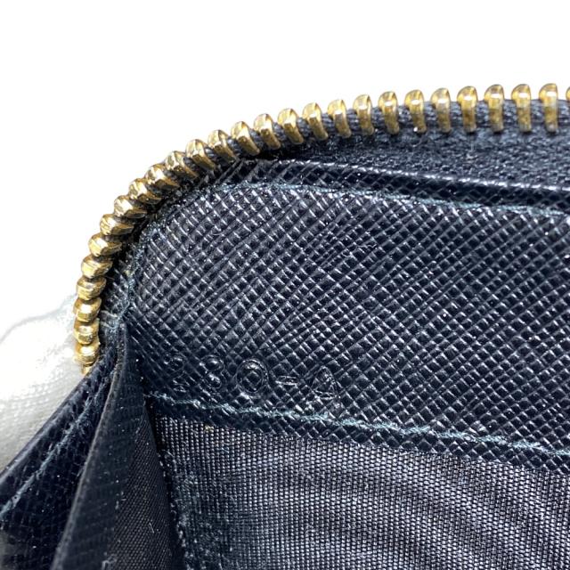 プラダ 財布 長財布 ロングウォレット ラウンドファスナー エンボス ロゴ レザー ブラック 1ML506 PRADA 上品 洗練 高級感 収納力 定番 スタイリッシュ カジュアル トレンド 万能_6