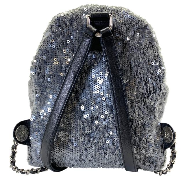 シャネル スパンコール ウォーターフォール バックパック リュックサック ココマーク ロゴ グレー ブラック シルバー CHANEL 上品 洗練 高級感 軽量 実用性 定番 スタイリッシュ カジュアル トレンド 万能_1