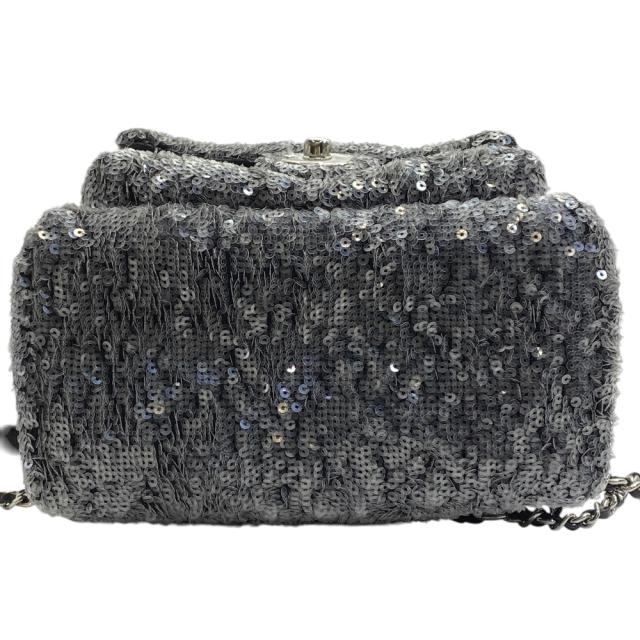 シャネル スパンコール ウォーターフォール バックパック リュックサック ココマーク ロゴ グレー ブラック シルバー CHANEL 上品 洗練 高級感 軽量 実用性 定番 スタイリッシュ カジュアル トレンド 万能_4