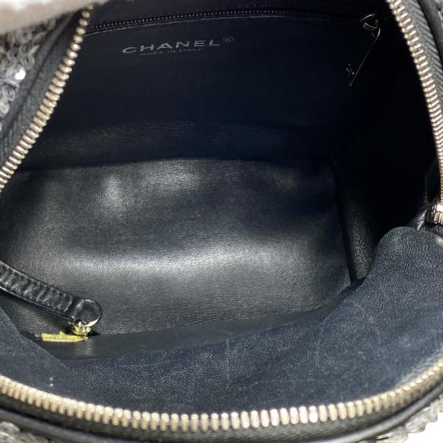シャネル スパンコール ウォーターフォール バックパック リュックサック ココマーク ロゴ グレー ブラック シルバー CHANEL 上品 洗練 高級感 軽量 実用性 定番 スタイリッシュ カジュアル トレンド 万能_5