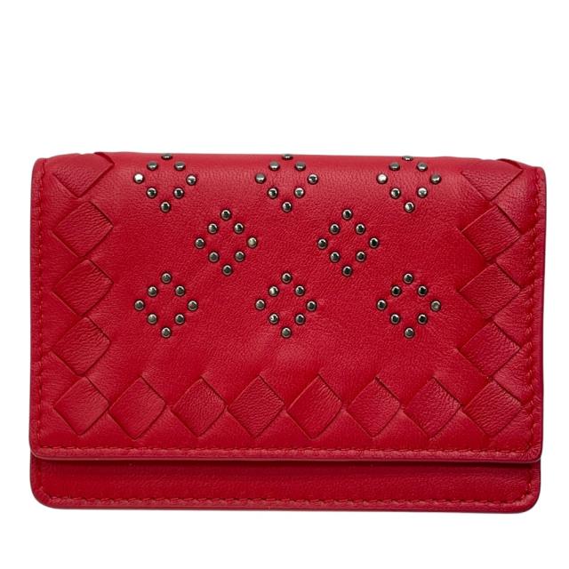 ボッテガヴェネタ イントレチャート スタッズ カードケース パスケース 名刺入れ 二つ折り レザー レッド BOTTEGA VENETA 上品 洗練 高級感 シンプル 定番 人気 日常使い