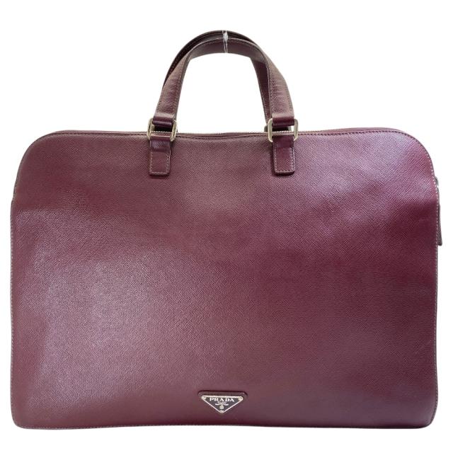PRADA プラダ ビジネスバッグ ブリーフケース ハンドバッグ トライアングルロゴ サフィアーノレザー ボルドー シルバー 洗練 上品 高級感 ビジネス スタイリッシュ 人気 定番 実用的 エレガント