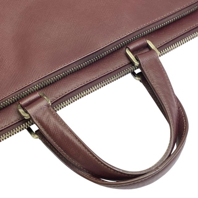 PRADA プラダ ビジネスバッグ ブリーフケース ハンドバッグ トライアングルロゴ サフィアーノレザー ボルドー シルバー 洗練 上品 高級感 ビジネス スタイリッシュ 人気 定番 実用的 エレガント_5