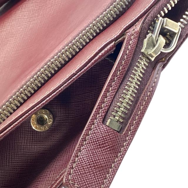 PRADA プラダ ビジネスバッグ ブリーフケース ハンドバッグ トライアングルロゴ サフィアーノレザー ボルドー シルバー 洗練 上品 高級感 ビジネス スタイリッシュ 人気 定番 実用的 エレガント_7