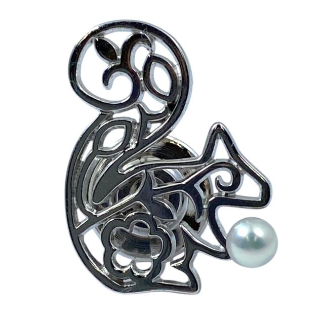 MIKIMOTO ミキモト ピンブローチ リスモチーフ アクセサリー メタル パール シルバー 洗練 上質 高級感 エレガント スタイリッシュ 存在感 ファッション アクセント
