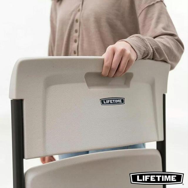 LIFETIME ライフタイム 折りたたみ椅子 4脚セット アーモンド コストコ正規品 フォールディングチェア 折り畳みチェア イス 椅子 屋内 屋外 両用 軽量 収納 コンパクト 耐荷重225kg 頑丈 高耐久 来客用 会議用 アウトドア キャンプ BBQ イベント 学校 施設 オフィス 送料無料