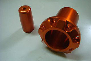 KN企画   スイングアーム用オレンジカラーキット/シグナスX[SE12J]・シグナスX[SE44J] NXC125-08-ORの通販は 6,221円