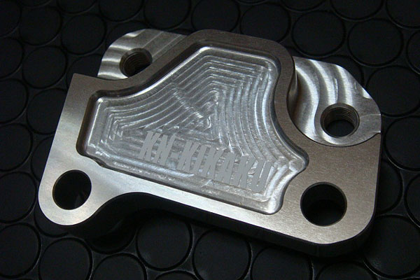 KN企画   キャリパーサポート（φ260mmディスクローター用） シルバー/シグナスX[SE44J] NXC125-77-KN1の通販は 5,646円