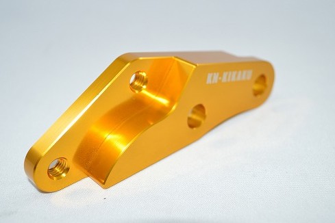KN企画   4POTキャリパーサポート 220mm DISK用（ゴールド）/グランドアクシス[5FA1] SUP-4POT-GDの通販は 6,490円