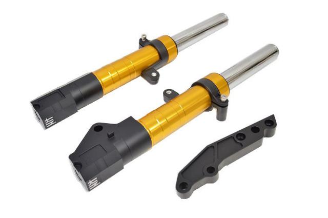 KN企画   スーパーフロントフォーク（ゴールド）245mmローター・4potキャリパー用/シグナスX 2-3型［28S/4C6/1CJ］［1YP/1MS］ KN-C3-SF4P-GDの通販は