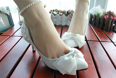 美品 ウェディングシューズ 花嫁パンプス ハイヒール選択可 結婚式 パーティー レース 演奏会 舞台用 真珠 ホワイト 赤蝶結びの通販はau Pay マーケット ヒナギクファッション 美品 ウェディングシューズ 花嫁パンプス ハイヒール選択可 結婚式 パーティー レース 演奏会 舞台用 真珠 ホワイト 赤蝶結びの通販はau Pay マーケット ヒナギクファッション