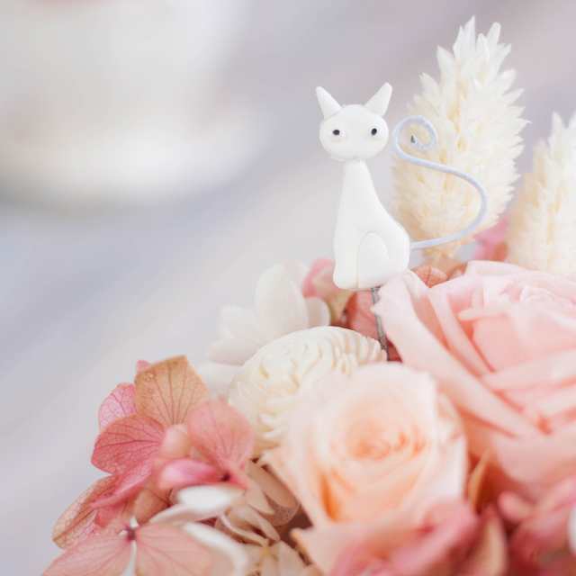 プリザーブドフラワー 猫 ギフト 『minette ミネット』【花 ネコ 誕生日 結婚祝い 開店祝い お見舞い プレゼント プリザードフラワー  送の通販はau PAY マーケット - Ruplan（ルプラン）