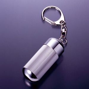 セーフティ・ケースキーホルダー キーホルダータイプのケース。いざという時に備えて手放せない常備薬を収納