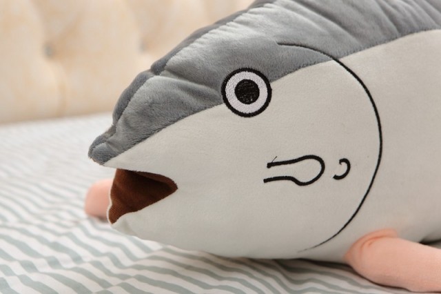 ぬいぐるみ魚 面白い おもちゃ寝るときに抱き枕80cmの通販はau Pay マーケット タカヤマ商事