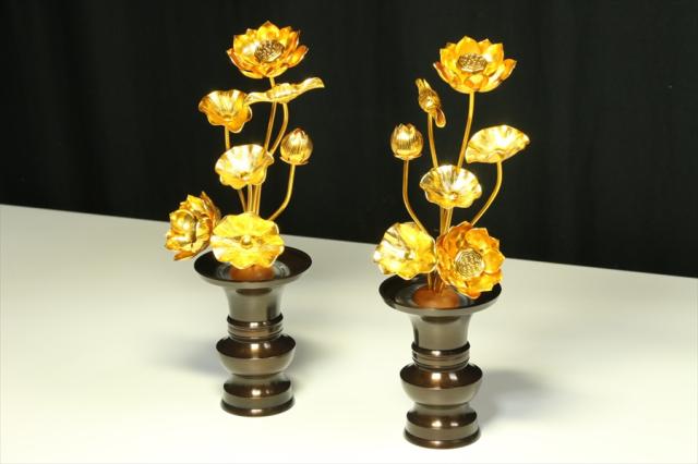 常花 仏花瓶付 28cm ７本立 高岡銅器 色付 黒 真鍮 高級国産品 仏壇 お墓 １対２本組の通販はau Pay マーケット 神棚 神具 仏具 やまこう