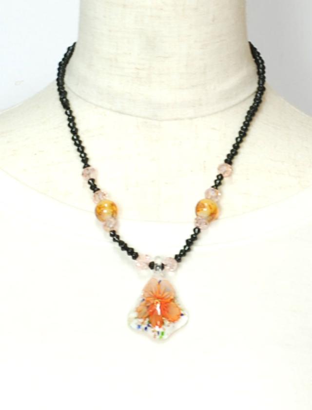 ガラスビーズネックレス フラワーデザイン スケルトンデザイン お洒落なネックレス P30 Sne591の通販はau Pay マーケット アクセサリーpripri