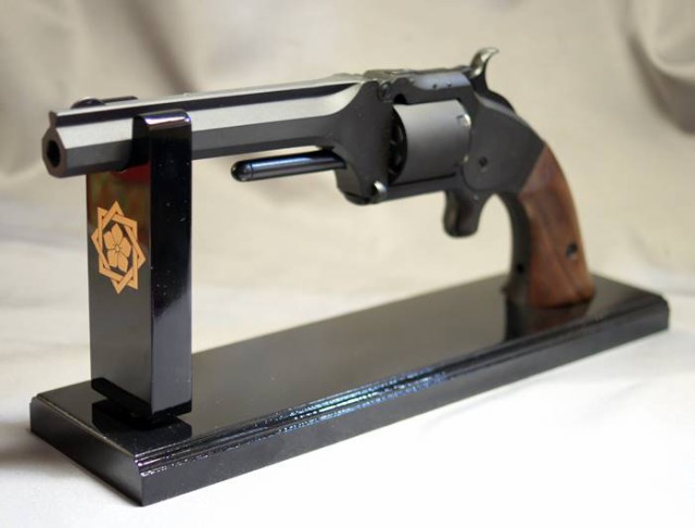坂本龍馬愛用拳銃 Smith Wesson Model 2 Army 掛台付き 絶大人気 再販限定品 の通販はau Pay マーケット 天宝堂 横浜中華街