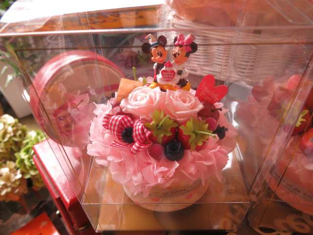 誕生日プレゼント 友達 ディズニー 花 フラワーギフト フラワーケーキ プリザーブドフラワー入り ケース付き バースデーa 誕生の通販はau Pay マーケット フラワーガーデンリーブス