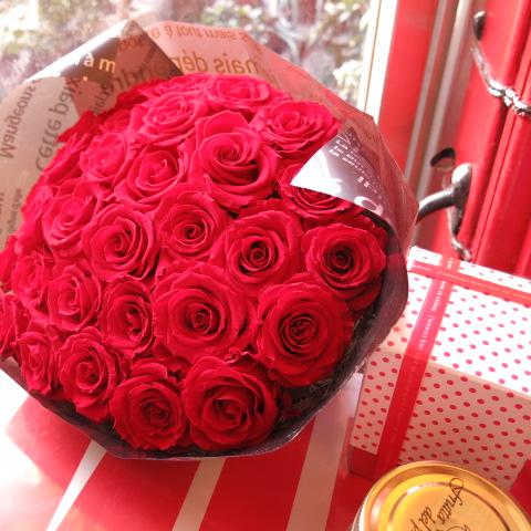 成人祝い 赤バラ 花束 プリザーブドフラワー 成人の日 大輪系赤バラ本使用 プリザーブドフラワー 花束 枯れずにいつまでもキレの通販はau Pay マーケット フラワーガーデンリーブス