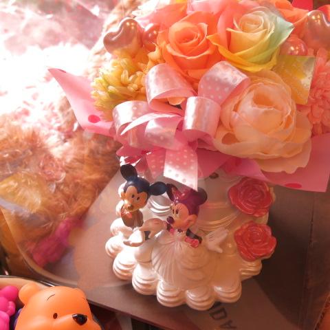 結婚祝い ディズニー ミッキー ミニー ウェディングプランター レインボーローズ入り プリザーブドフラワー ケース付き ビタミンの通販はau Pay マーケット フラワーガーデンリーブス