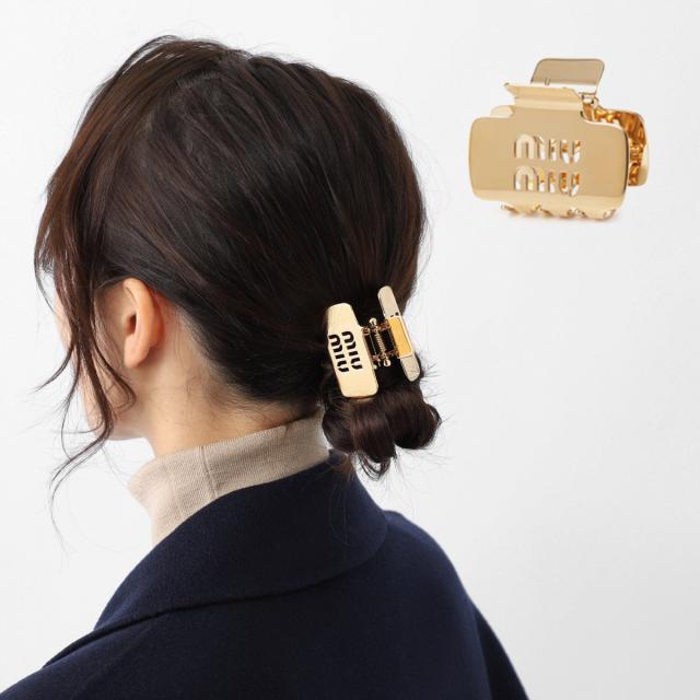 [あす着] ミュウミュウ miu miu ヘアクリップ クロウクリップ レディース ブラス ロゴ クロウクリップ