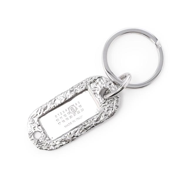 エムエム 6 メゾンマルジェラ MM6 Maison Margiela キーリング バッグチャームシルバー レディース SILVER FOIL KEYRING_1