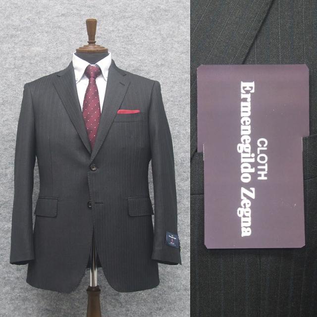 秋冬物　[Ermenegildo Zegna]ゼニア生地　TRAVELLER使用　ベーシック2釦スーツ　濃グレー縞　ロゴ入り裏地　メンズスーツ　EZR04
