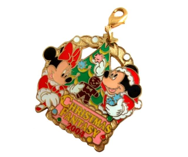 新品同様 Tokyo Disney Sea 04 東京ディズニーシー クリスマス限定チャーム バッチ ミッキーマウス ランド 中古 の通販はau Pay マーケット Jimu