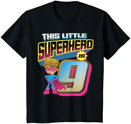 キッズ このリトルスーパーヒーローは9歳のヒーロー9歳の誕生日です Tシャツ