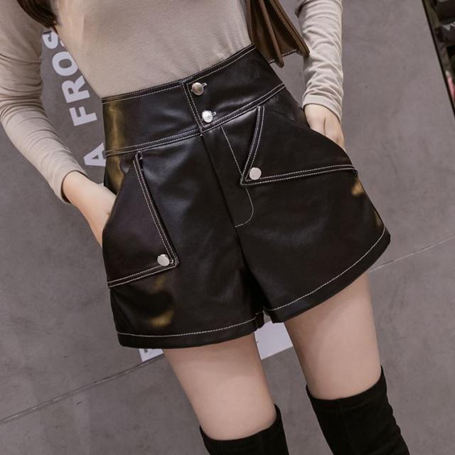 ボトムス パンツ レディース ズボン ショートパンツ レザーパンツ ショーパン 短パン レザー調 フェイクレザー エナメル 無地 スリム 細身 ワイド スマート ハイウエスト ポケット レトロ モテ 体型カバー 美脚 脚長 大きいサイズ ブラック ベージュ ゴールド お出かけ デートの通販は 5,212円