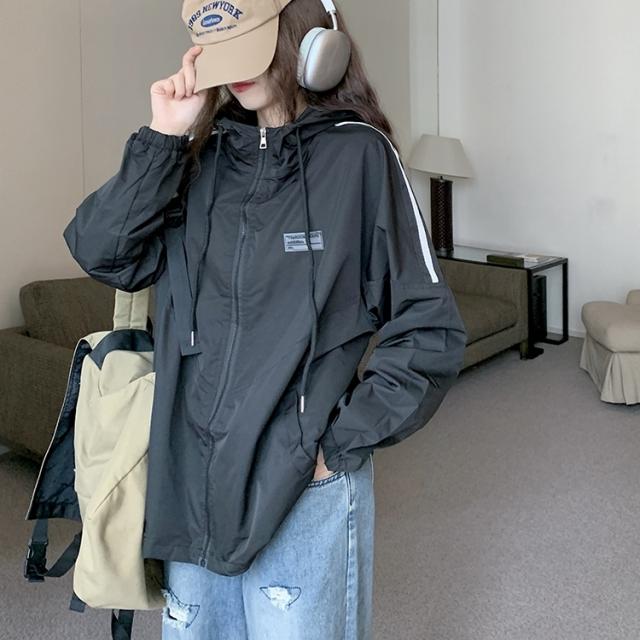 アウター レディース ジャケット ミリタリー マウンテンパーカー ショート丈 長袖 スタンドカラー フード付き ワッペン ワンポイント ポケット ハイネック 無地 ゆったり オーバサイズ あったか 着痩せ 体型カバー 大人可愛い かわいい カジュアル 韓国 シンプル おしゃれの通販は