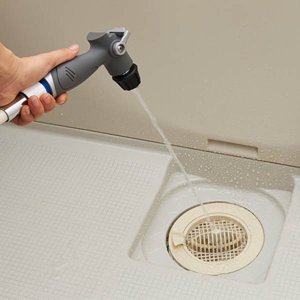 浴室掃除 ジェット水流 ワンタッチ付け替え 排水口 浴槽 掃除用品 風呂掃除 浴槽掃除 高圧洗浄 バス清掃 風呂 床 掃除 そうじ ジェッの通販はau Pay マーケット リビングート